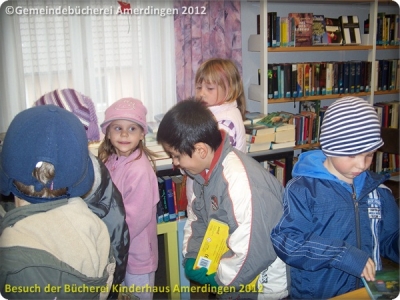 Büchereibesuch des Montessori - Kinderhaus St. Vitus Amerdingen 10.10.2012_1
