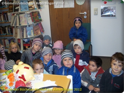 Büchereibesuch des Montessori - Kinderhaus St. Vitus Amerdingen 10.10.2012_3