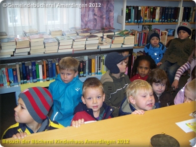 Büchereibesuch des Montessori - Kinderhaus St. Vitus Amerdingen 10.10.2012_4
