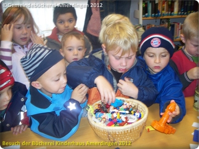 Büchereibesuch des Montessori - Kinderhaus St. Vitus Amerdingen 10.10.2012_5