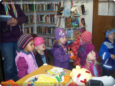 Büchereibesuch des Montessori - Kinderhaus St. Vitus Amerdingen 10.10.2012_7