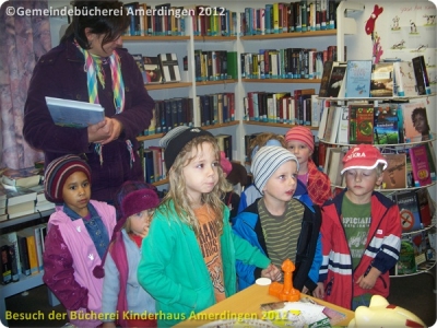 Büchereibesuch des Montessori - Kinderhaus St. Vitus Amerdingen 10.10.2012_8